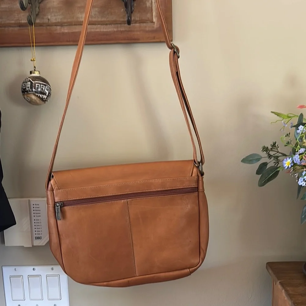 Tan Leather Messenger Bag, adjustable strap.